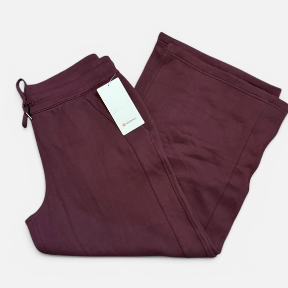 Women's Lululemon Wide Leg Scuba Sweatpants in Goodnight Plum - Picture 8 of 9